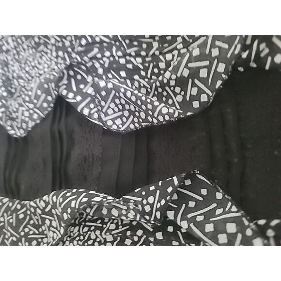 Laura Scott Woman's Size X Large Flared Sleeve Blouse Black White Flouncy - Picture 3 of 8